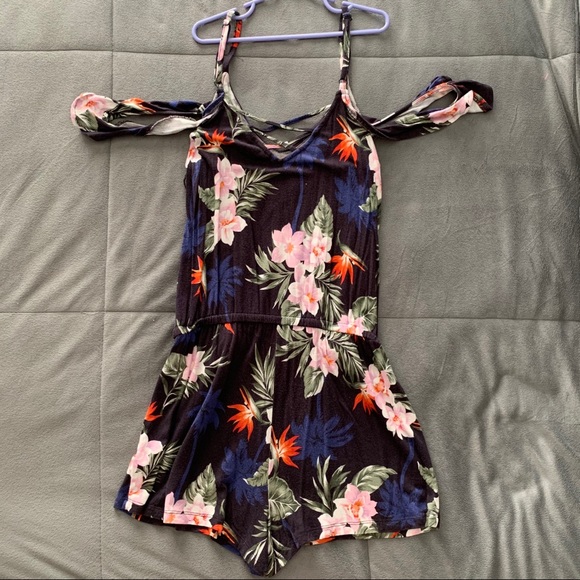 Aeropostale Floral Romper Small - Picture 4 of 4